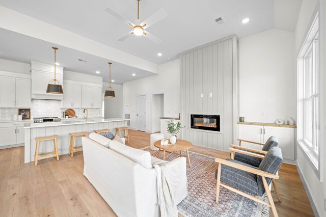 830 Willowicke Dr, Clarksville, TN 37043