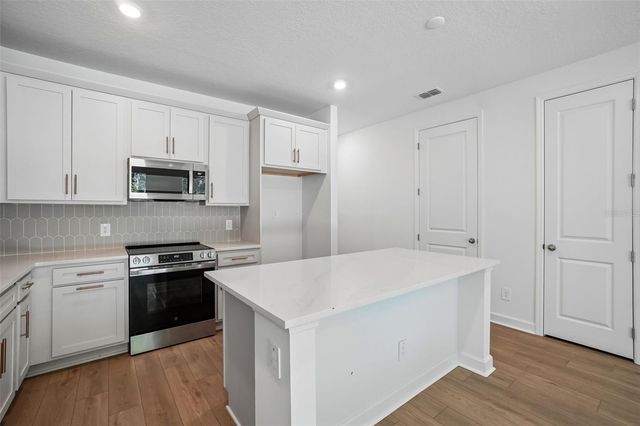 7556 DEER VALLEY CIRCLE, Tampa, FL 33635