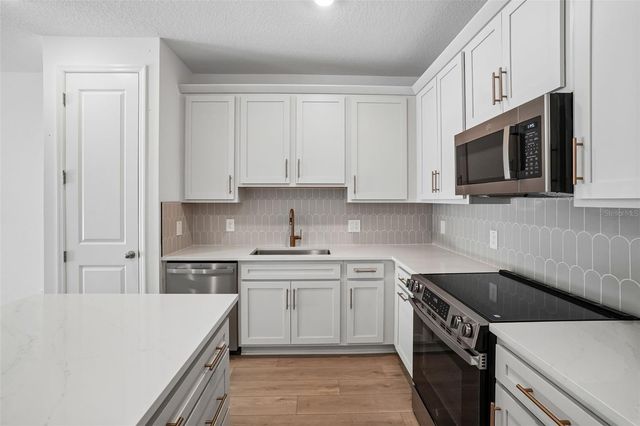 7556 DEER VALLEY CIRCLE, Tampa, FL 33635