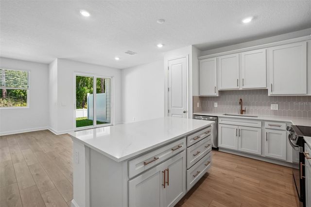 7556 DEER VALLEY CIRCLE, Tampa, FL 33635