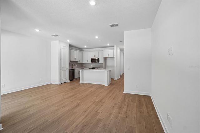7556 DEER VALLEY CIRCLE, Tampa, FL 33635