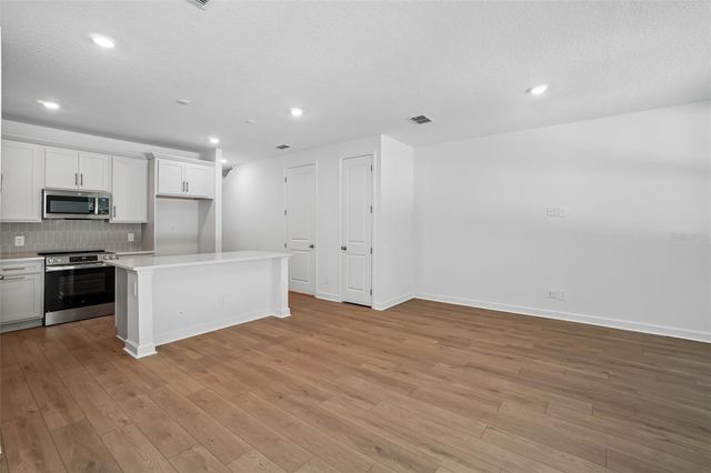 7556 DEER VALLEY CIRCLE, Tampa, FL 33635
