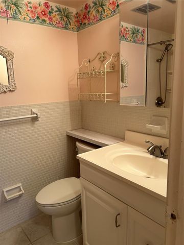 6263 NE 19th Avenue 906, Fort Lauderdale, FL 33308