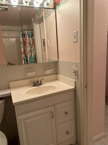 6263 NE 19th Avenue 906, Fort Lauderdale, FL 33308