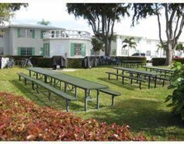 6263 NE 19th Avenue 906, Fort Lauderdale, FL 33308