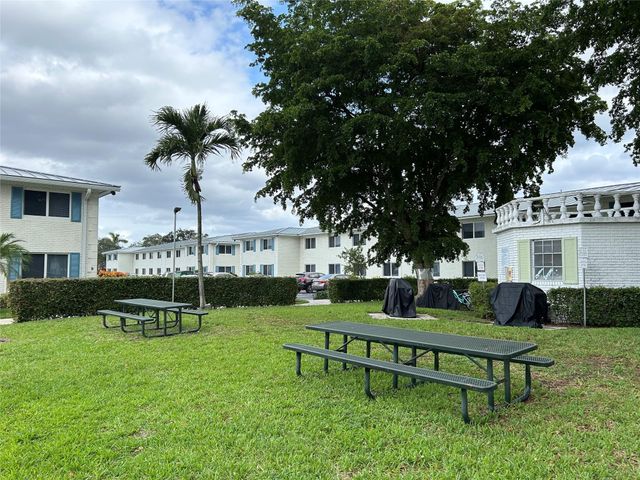 6263 NE 19th Avenue 906, Fort Lauderdale, FL 33308