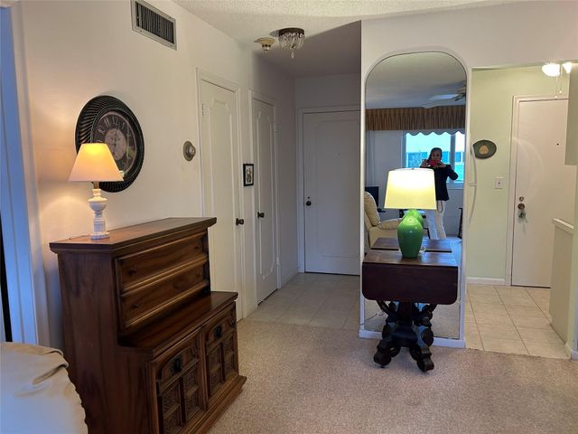 6263 NE 19th Avenue 906, Fort Lauderdale, FL 33308