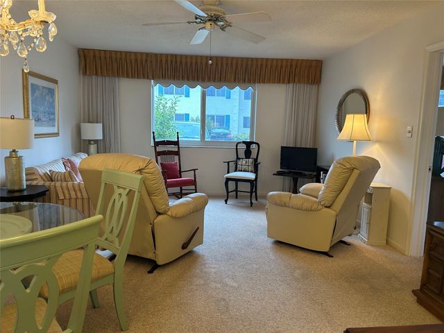 6263 NE 19th Avenue 906, Fort Lauderdale, FL 33308