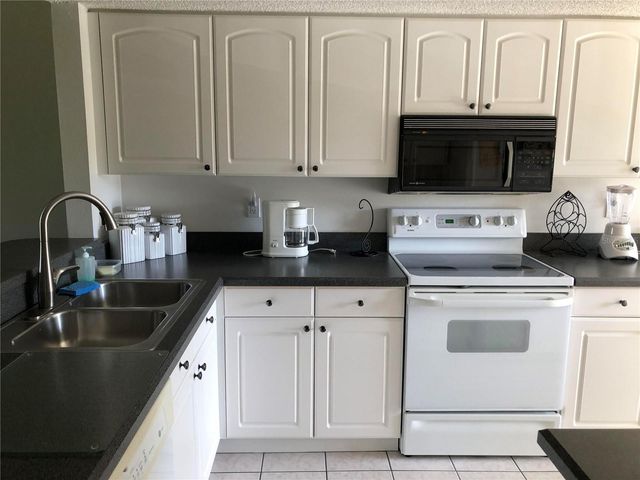 6211 TIMBER LAKE DRIVE B4, Sarasota, FL 34243