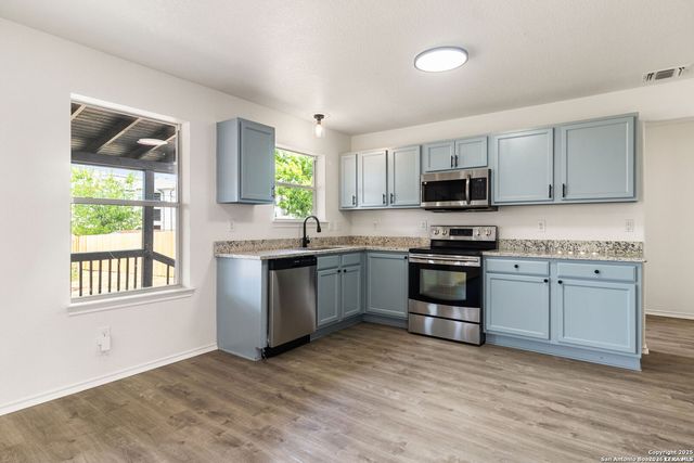 5015 Badland Beacon, Converse, TX 78109