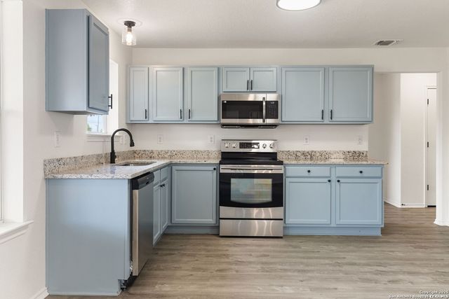 5015 Badland Beacon, Converse, TX 78109