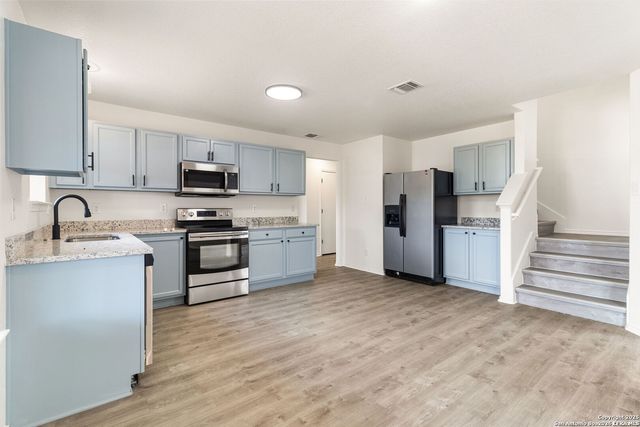 5015 Badland Beacon, Converse, TX 78109