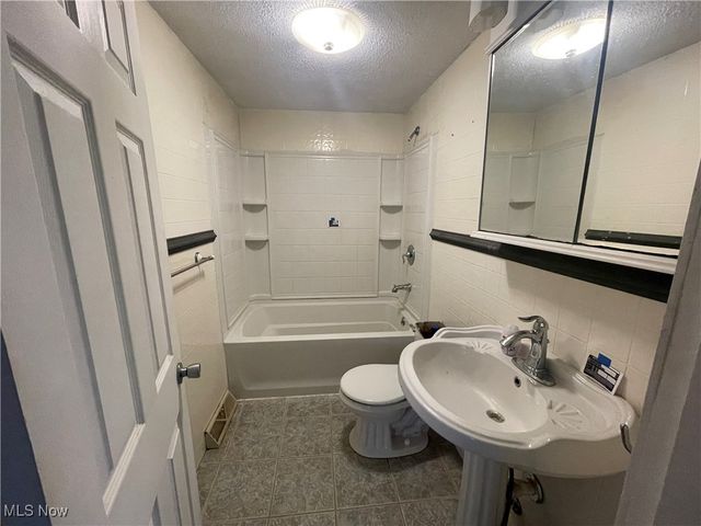 6161 Lily Lane SE, Amsterdam, OH 43903