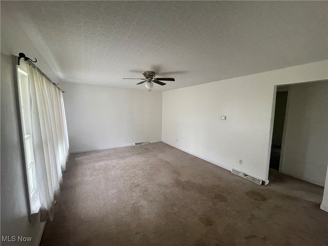 6161 Lily Lane SE, Amsterdam, OH 43903