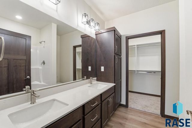 6700 W Belgrave Trl Trail, Sioux Falls, SD 57106