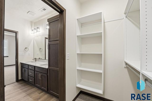 6700 W Belgrave Trl Trail, Sioux Falls, SD 57106