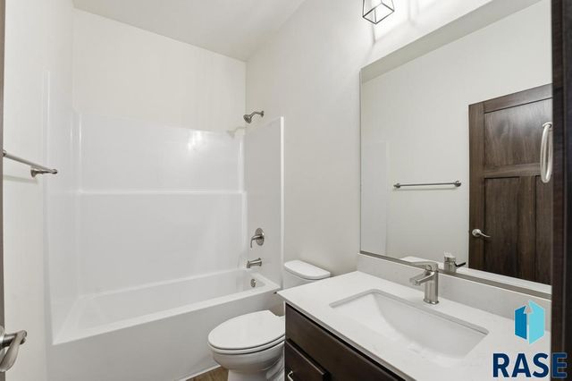 6700 W Belgrave Trl Trail, Sioux Falls, SD 57106