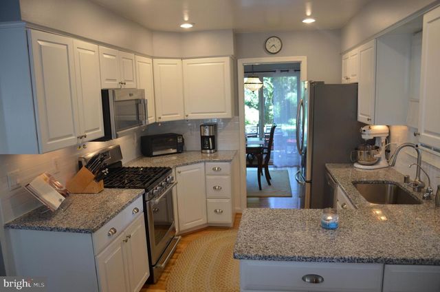 8705 YARDLEY DR, Alexandria, VA 22308