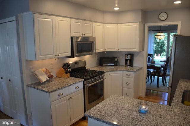 8705 YARDLEY DR, Alexandria, VA 22308