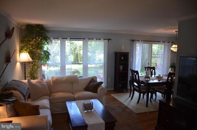 8705 YARDLEY DR, Alexandria, VA 22308