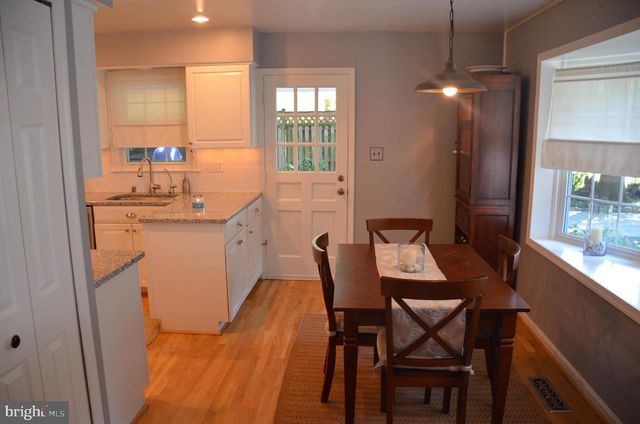 8705 YARDLEY DR, Alexandria, VA 22308