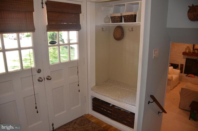 8705 YARDLEY DR, Alexandria, VA 22308