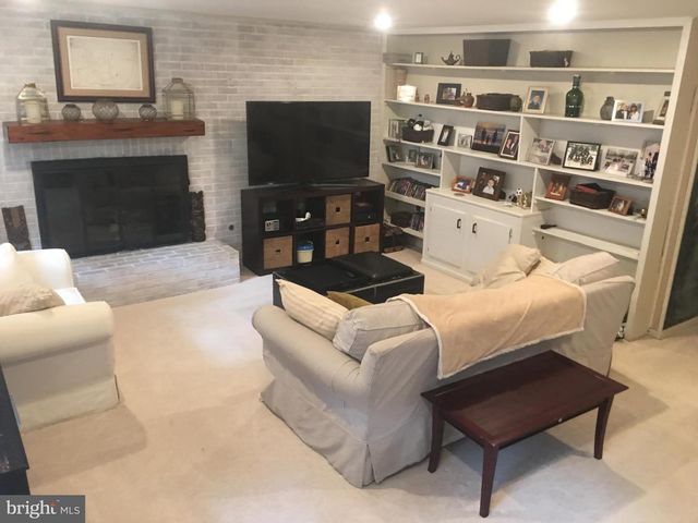 8705 YARDLEY DR, Alexandria, VA 22308