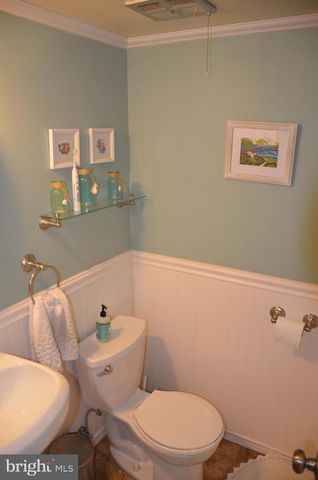 8705 YARDLEY DR, Alexandria, VA 22308