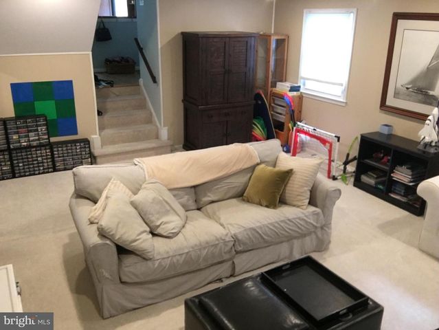 8705 YARDLEY DR, Alexandria, VA 22308