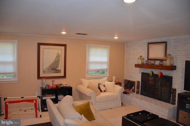 8705 YARDLEY DR, Alexandria, VA 22308