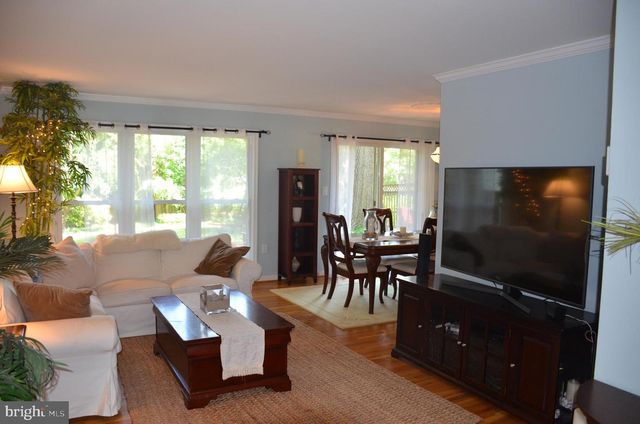 8705 YARDLEY DR, Alexandria, VA 22308