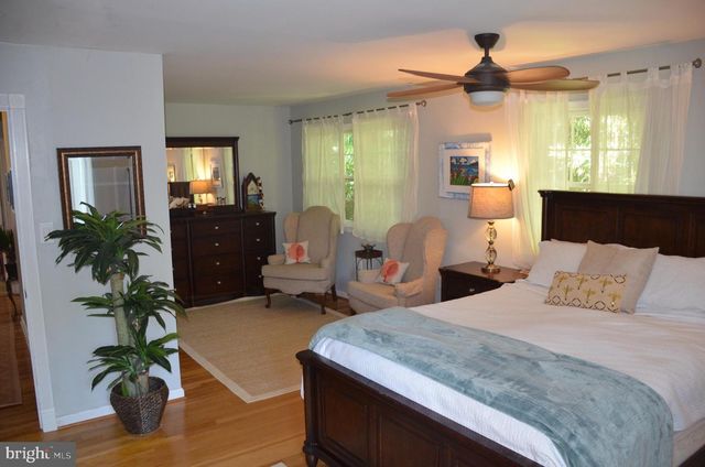 8705 YARDLEY DR, Alexandria, VA 22308