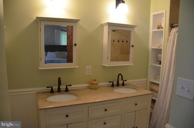 8705 YARDLEY DR, Alexandria, VA 22308