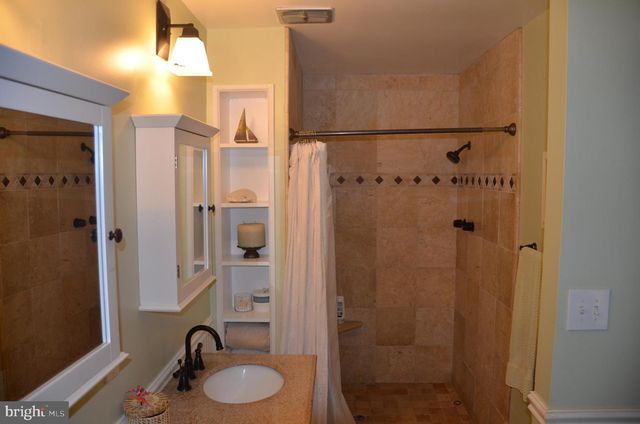 8705 YARDLEY DR, Alexandria, VA 22308