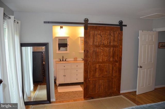 8705 YARDLEY DR, Alexandria, VA 22308