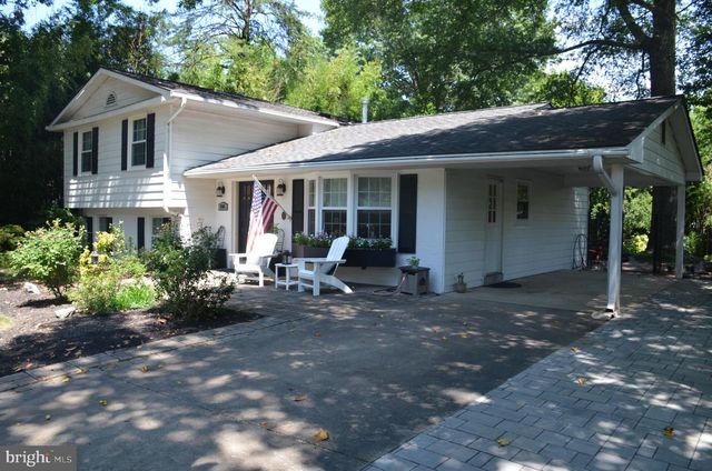 8705 YARDLEY DR, Alexandria, VA 22308