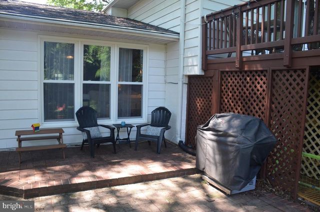 8705 YARDLEY DR, Alexandria, VA 22308