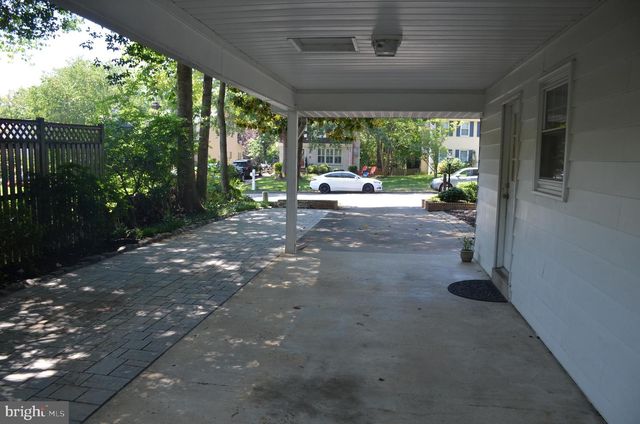 8705 YARDLEY DR, Alexandria, VA 22308