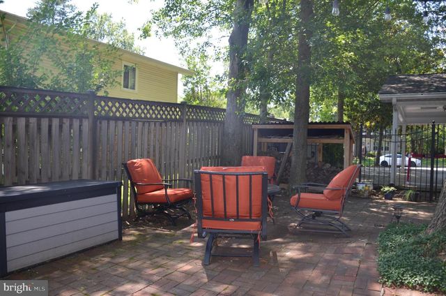 8705 YARDLEY DR, Alexandria, VA 22308