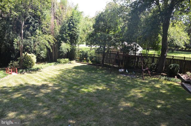 8705 YARDLEY DR, Alexandria, VA 22308