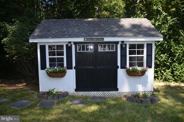 8705 YARDLEY DR, Alexandria, VA 22308