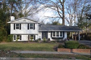 8705 YARDLEY DR, Alexandria, VA 22308