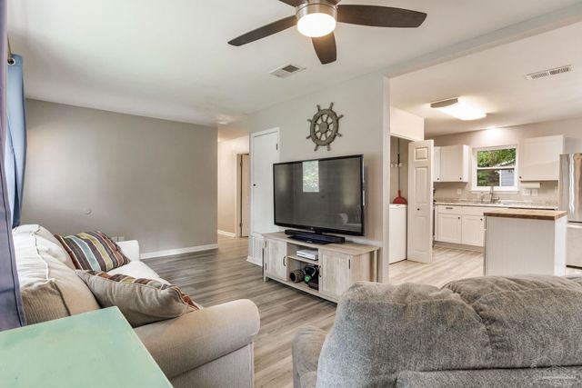 520 Selina St, Pensacola, FL 32503