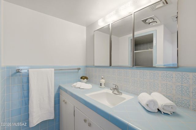 11155 E Saint James Road, Tucson, AZ 85748