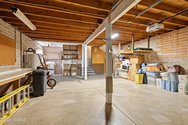 11155 E Saint James Road, Tucson, AZ 85748