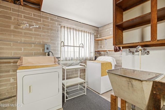 11155 E Saint James Road, Tucson, AZ 85748