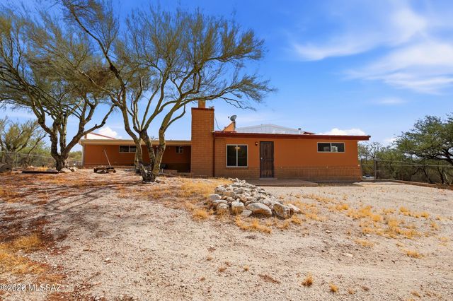 11155 E Saint James Road, Tucson, AZ 85748