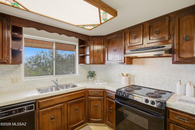 11155 E Saint James Road, Tucson, AZ 85748