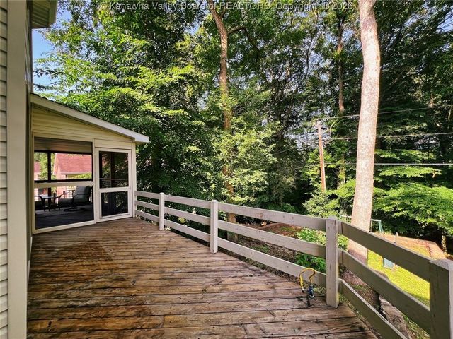 13 Cottonwood Drive, Elkview, WV 25071