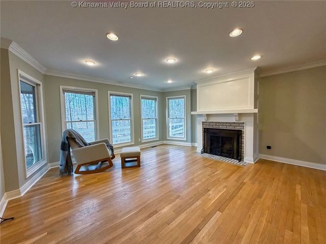 13 Cottonwood Drive, Elkview, WV 25071